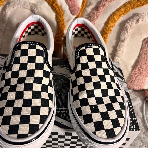 Vans Men\'s Black and White Trainers